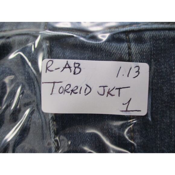 Torrid Denim Trucker Jacket 1 Blue Jean Dark Distress Wash Stretch 1X 14 16 NEW - Picture 15 of 15